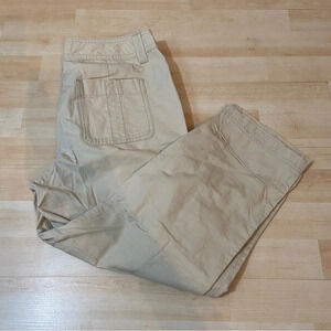 Eddie  Bauer‎ women’s khaki coloured lightweight capris in size 6